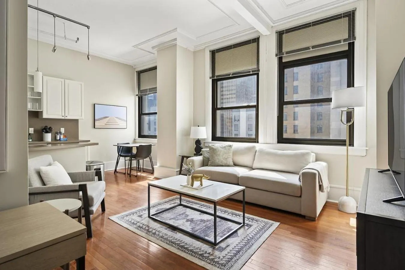 Landing At The Stahlman - 1 Bedroom In Downtown contacts